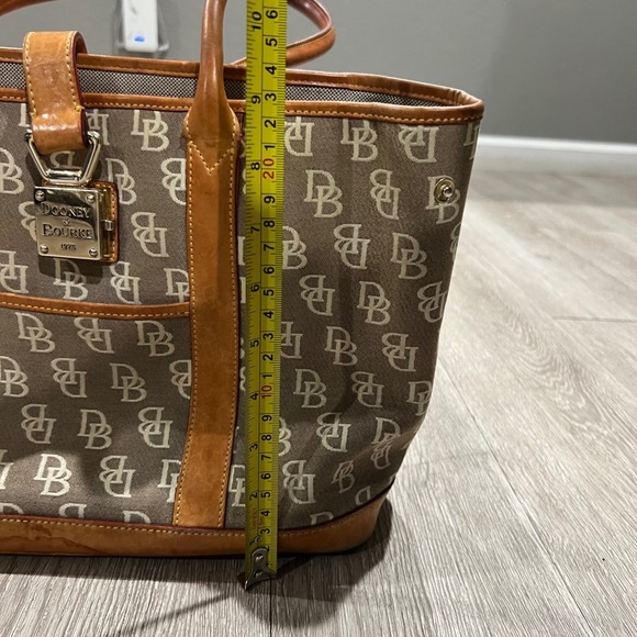 Dooney & Bourke Signature Monogram Tote Bag Tan Brown Leather Trim - Picture 8 of 14